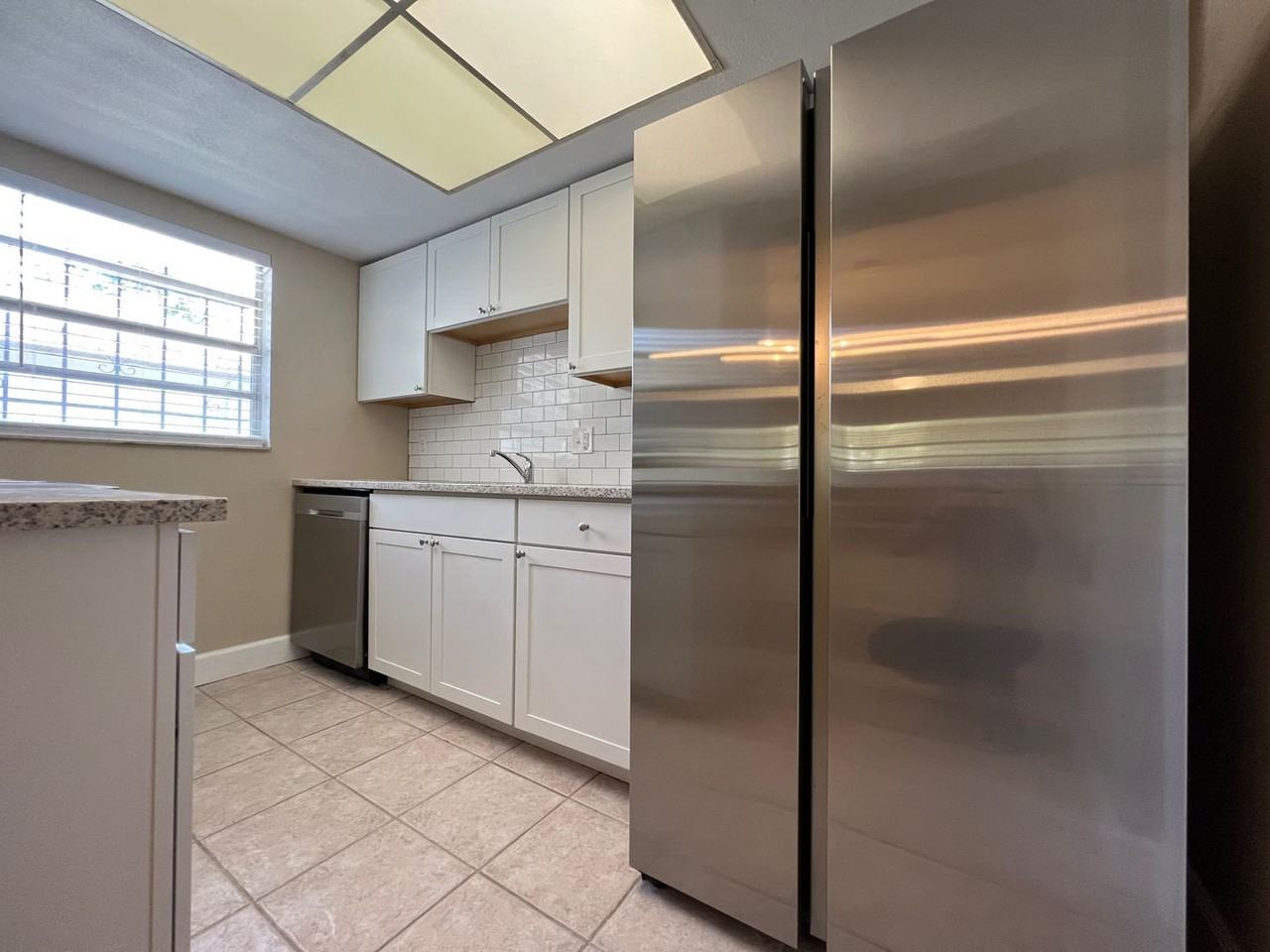 529 Hibiscus Way - Photo 6 of 37