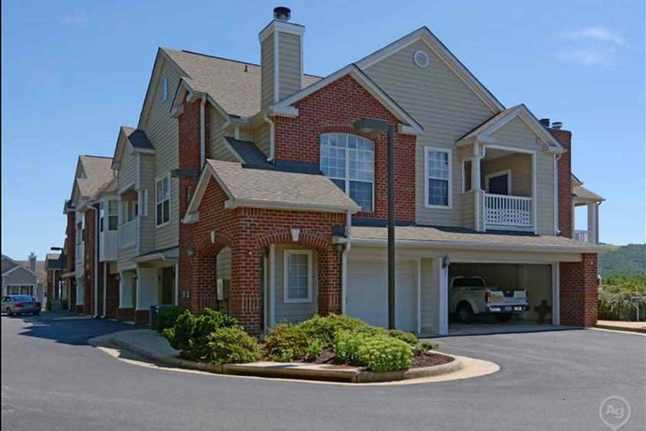 Carriage Hill Apartments - Photo 3 of 33