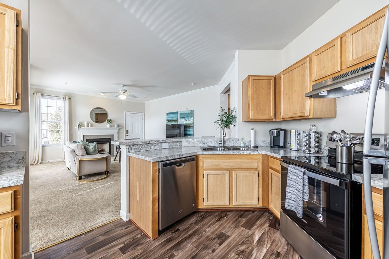 Carriage Hill Apartments - Photo 4 of 33