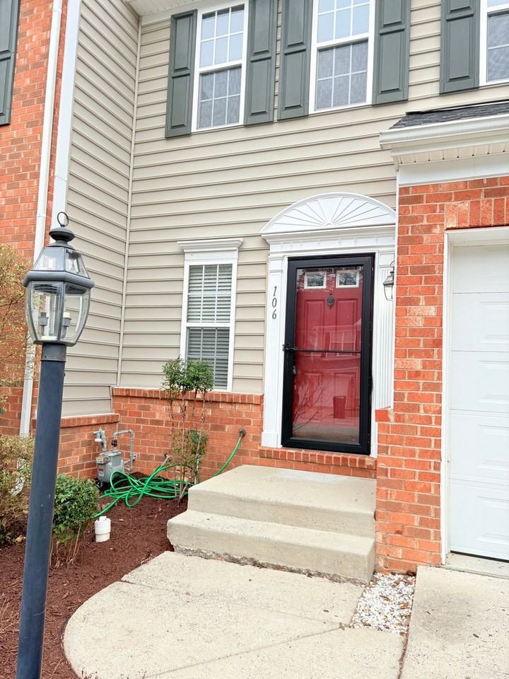 106 Daniels Dr - Photo 2 of 26