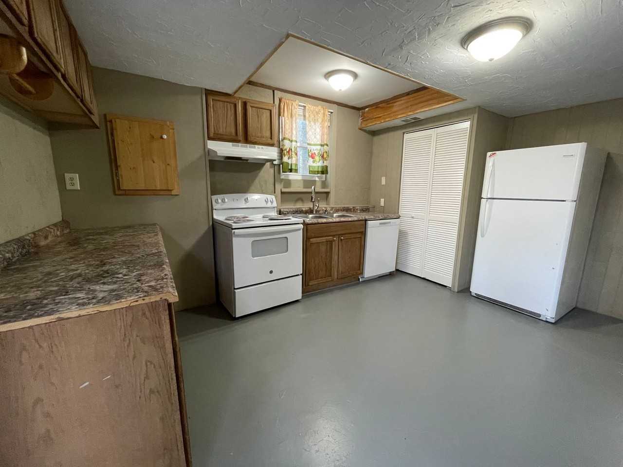 154 Creekwood Dr - Photo 4 of 8