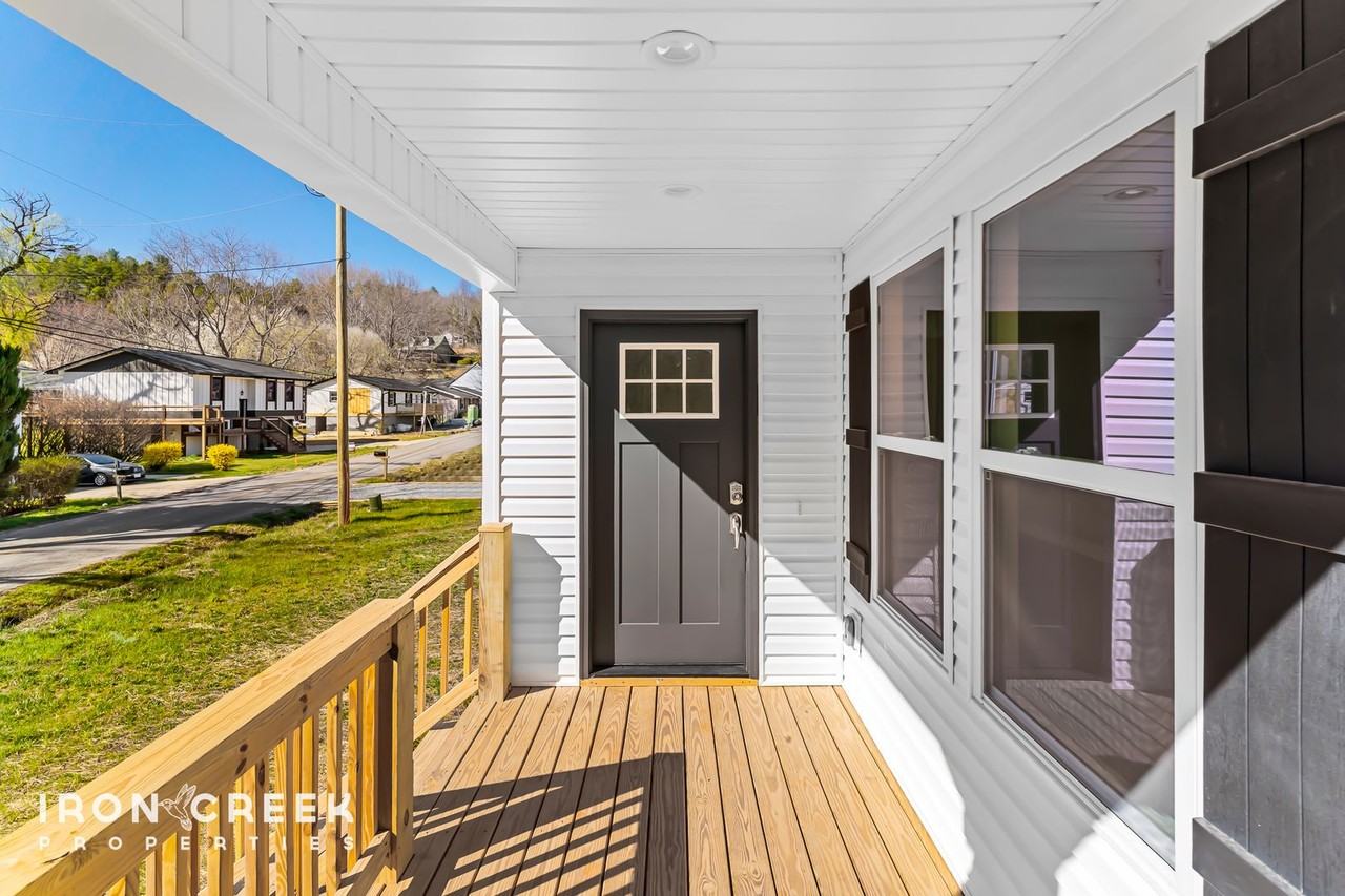 68 Spencer St - Photo 3 of 36