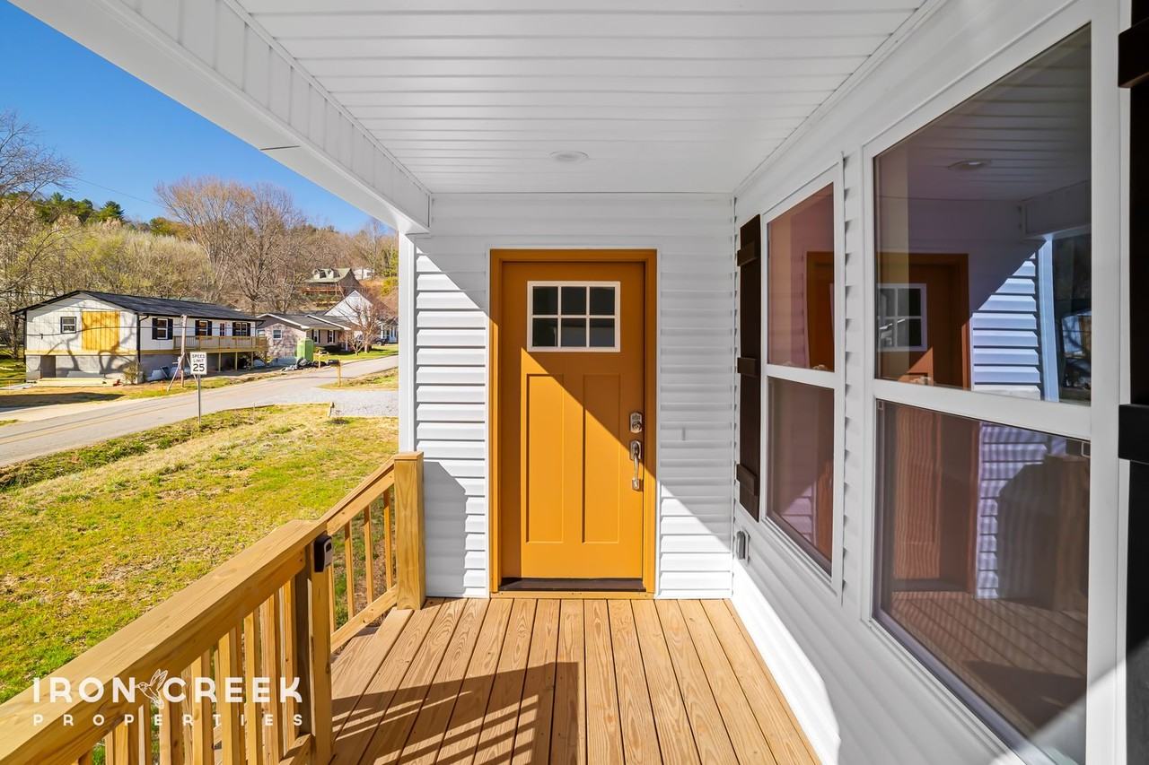 84 Spencer St - Photo 3 of 33