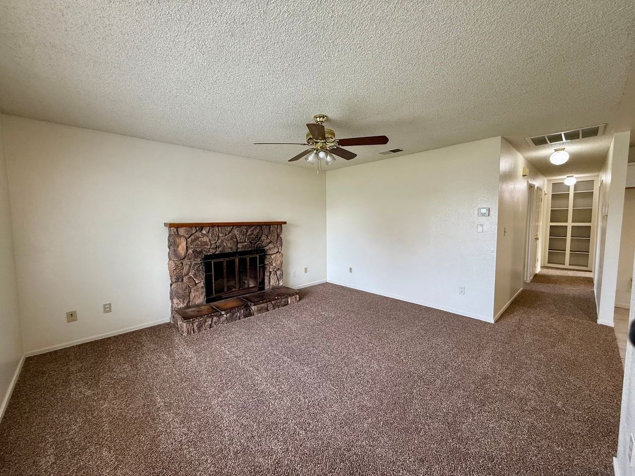 324 Yvonne Ct - Photo 3 of 18