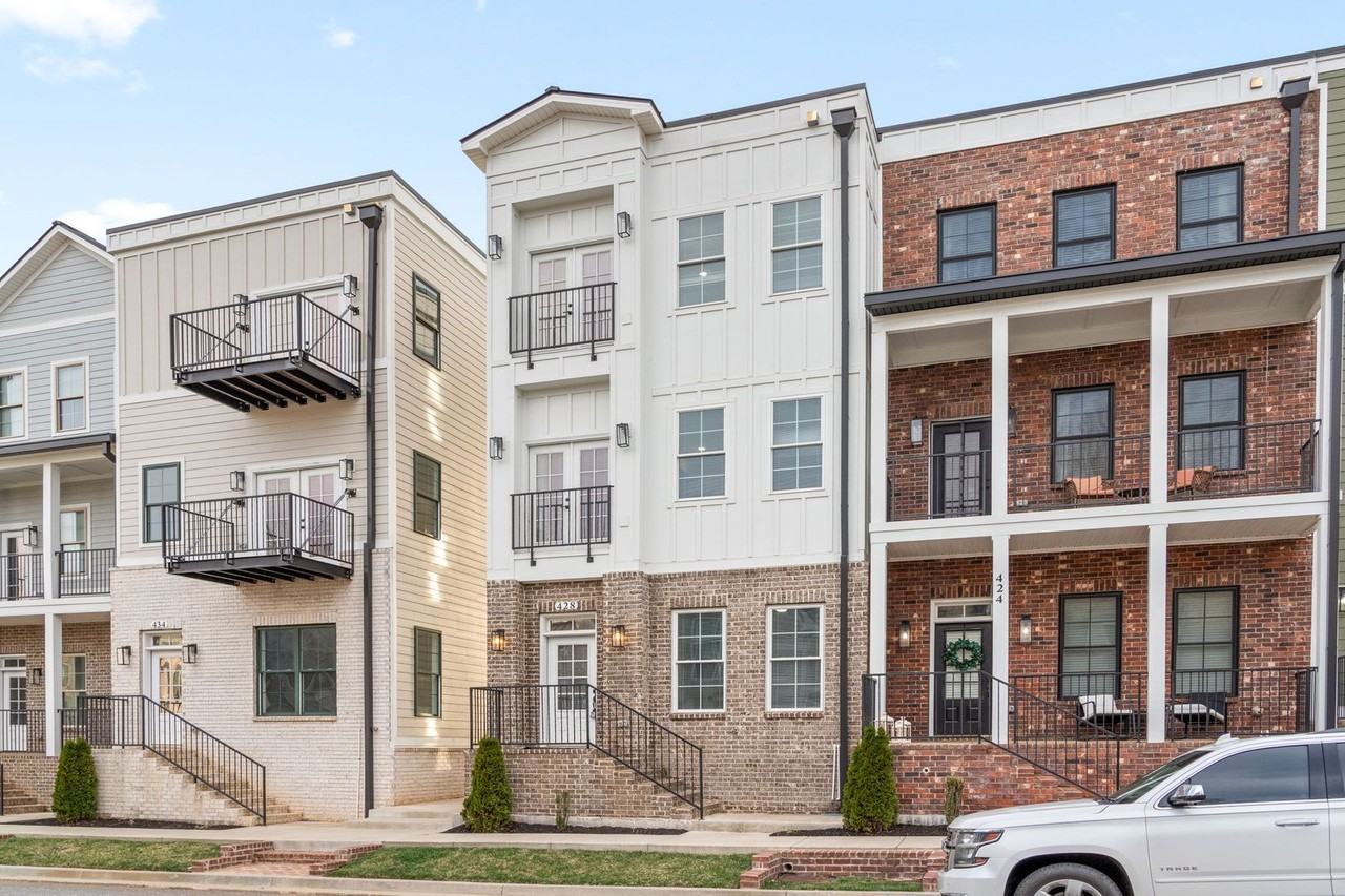 428 Centre St - Photo 3 of 32