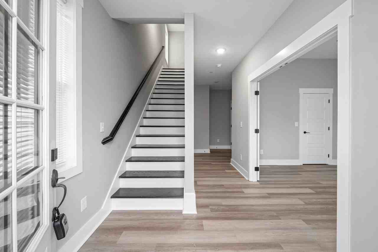 428 Centre St - Photo 5 of 32