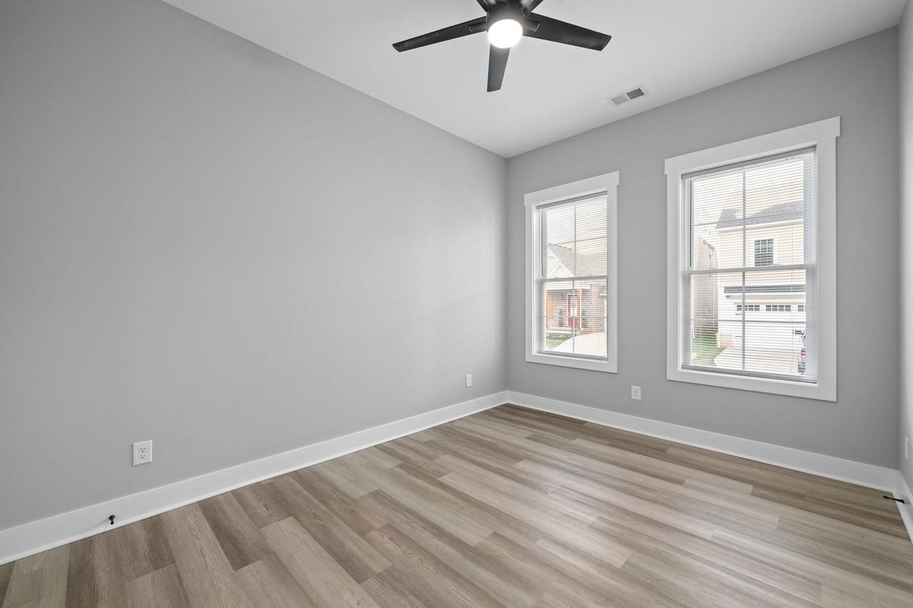 428 Centre St - Photo 6 of 32