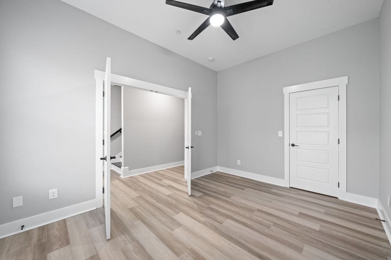 428 Centre St - Photo 7 of 32