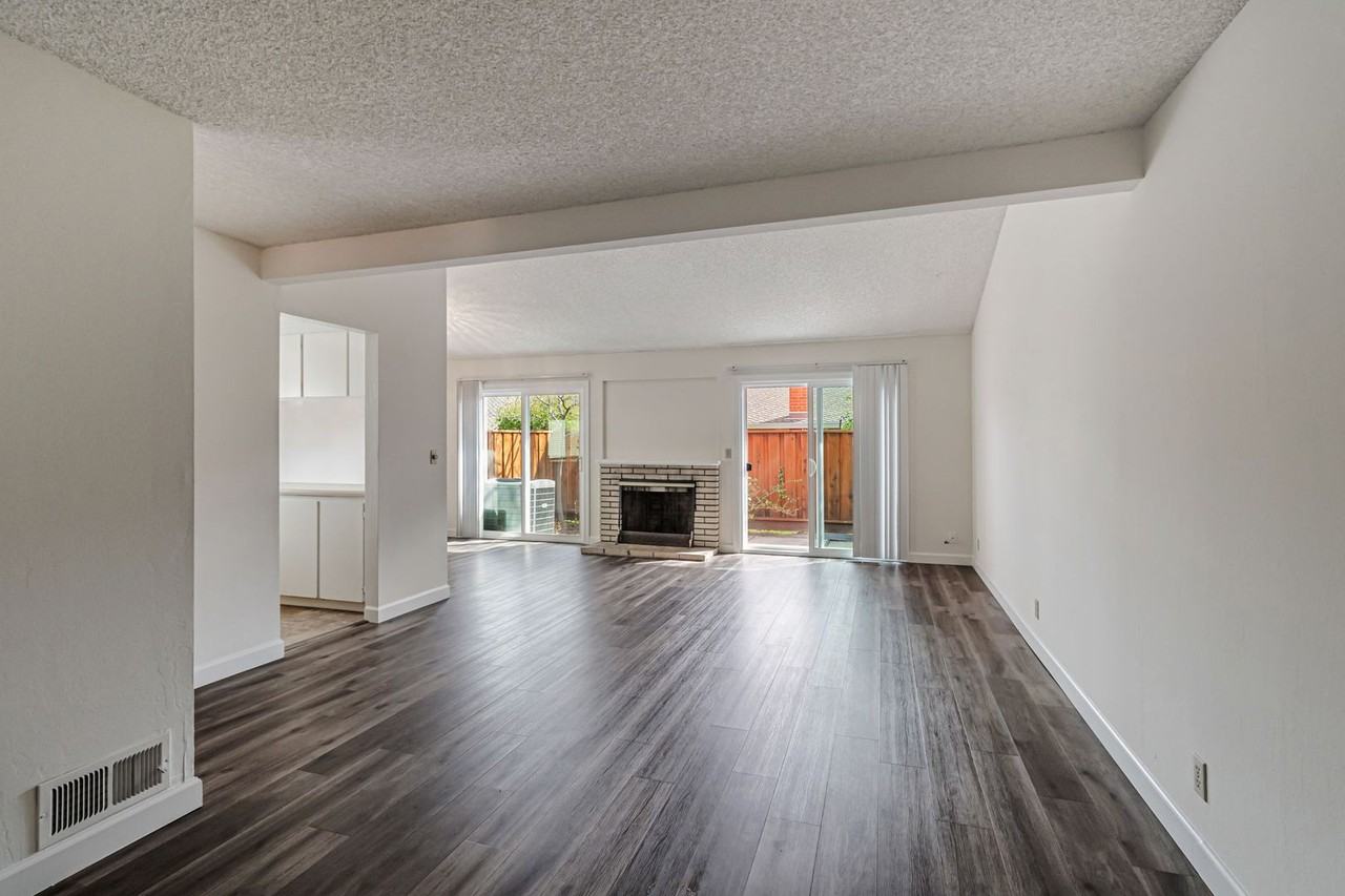 10886 Northridge Sq - Photo 7 of 36