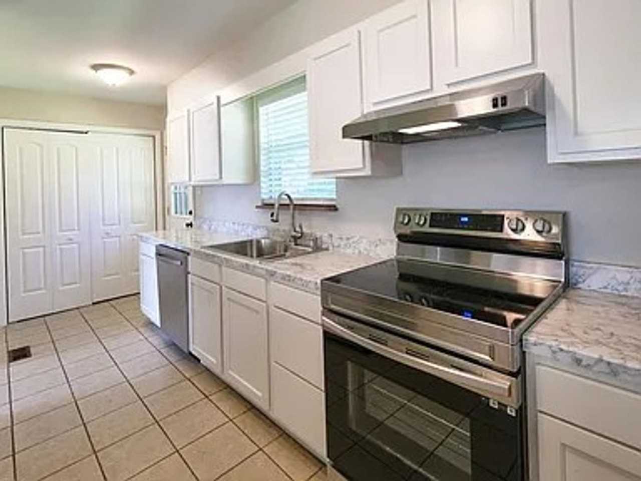 1005 Francis Rd - Photo 2 of 15