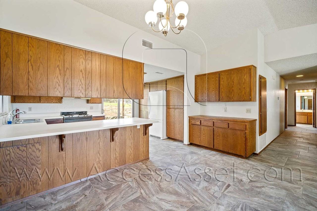 21825 Canyon Dr - Photo 6 of 25