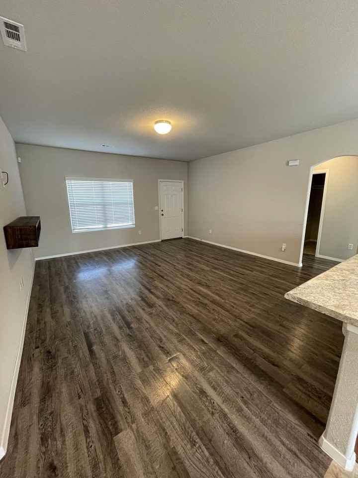 2429 Sebright Ave - Photo 2 of 27