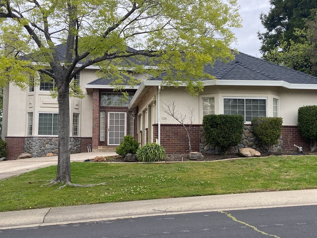 136 Dunstable Way - Photo 3 of 42