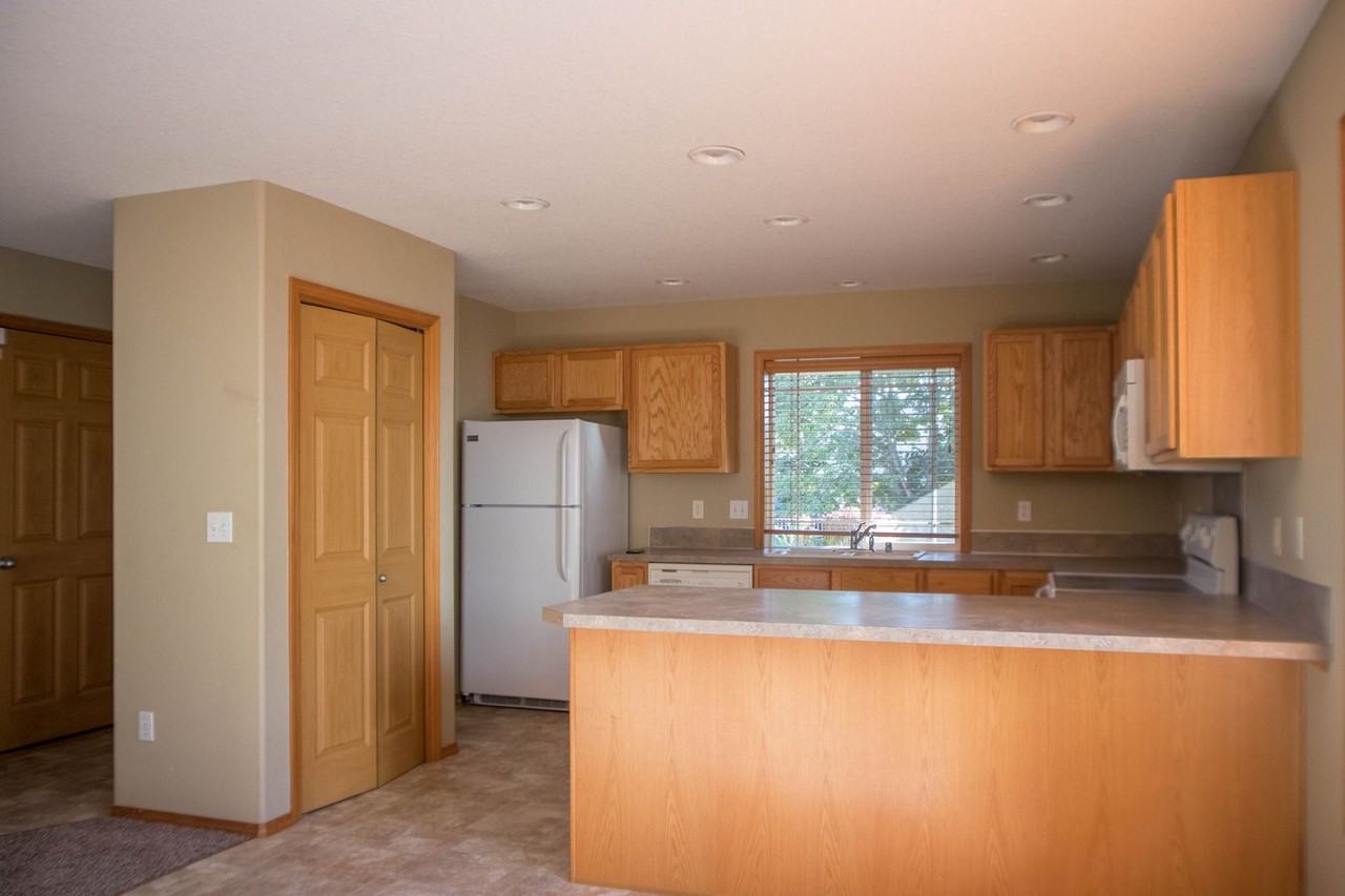 16004 Ne 12th St - Photo 3 of 17