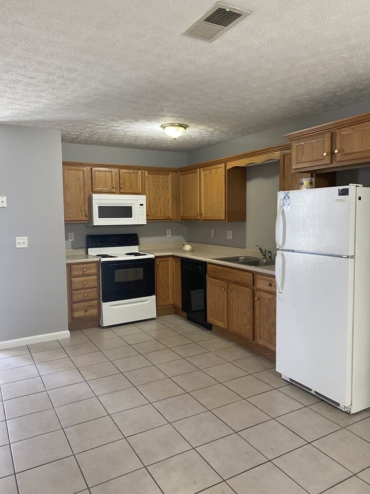 111 Ash Ct - Photo 2 of 12