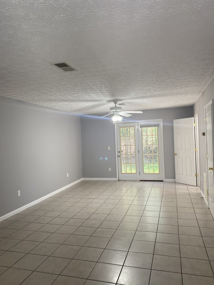 111 Ash Ct - Photo 3 of 12