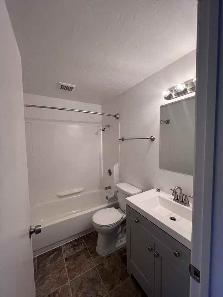 3472 - 3482 Hadley St NE - Photo 3 of 19