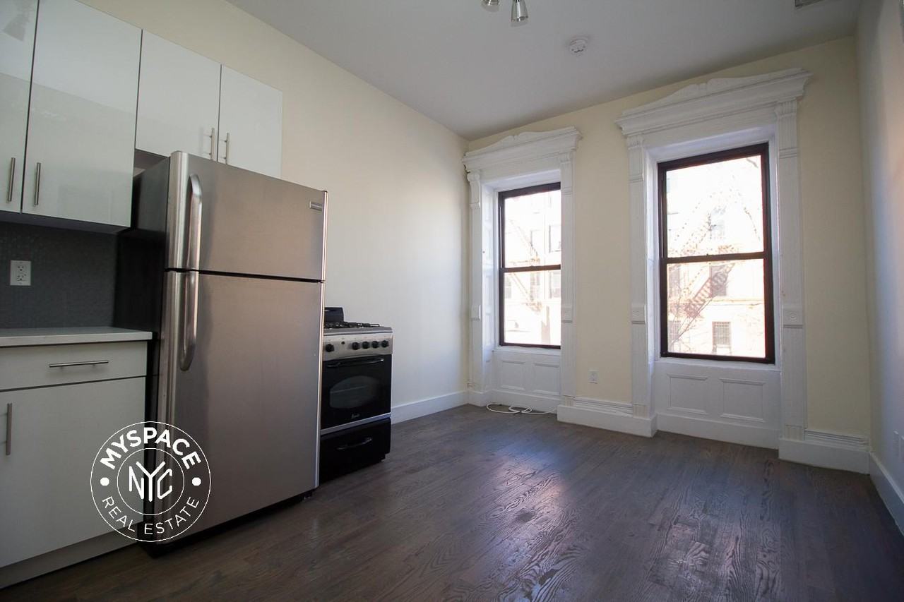 364 Bainbridge St #2 - Photo 6 of 7