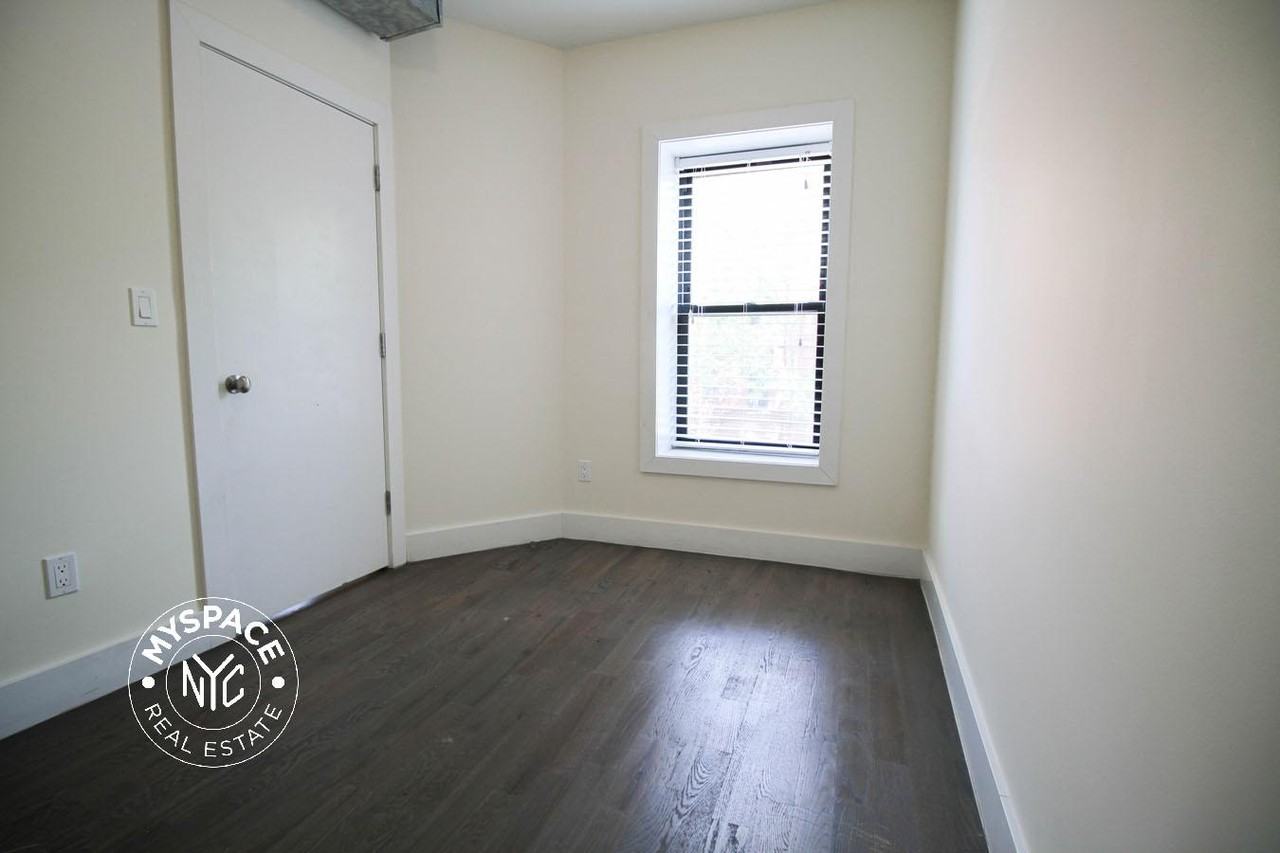 364 Bainbridge St #3 - Photo 4 of 9