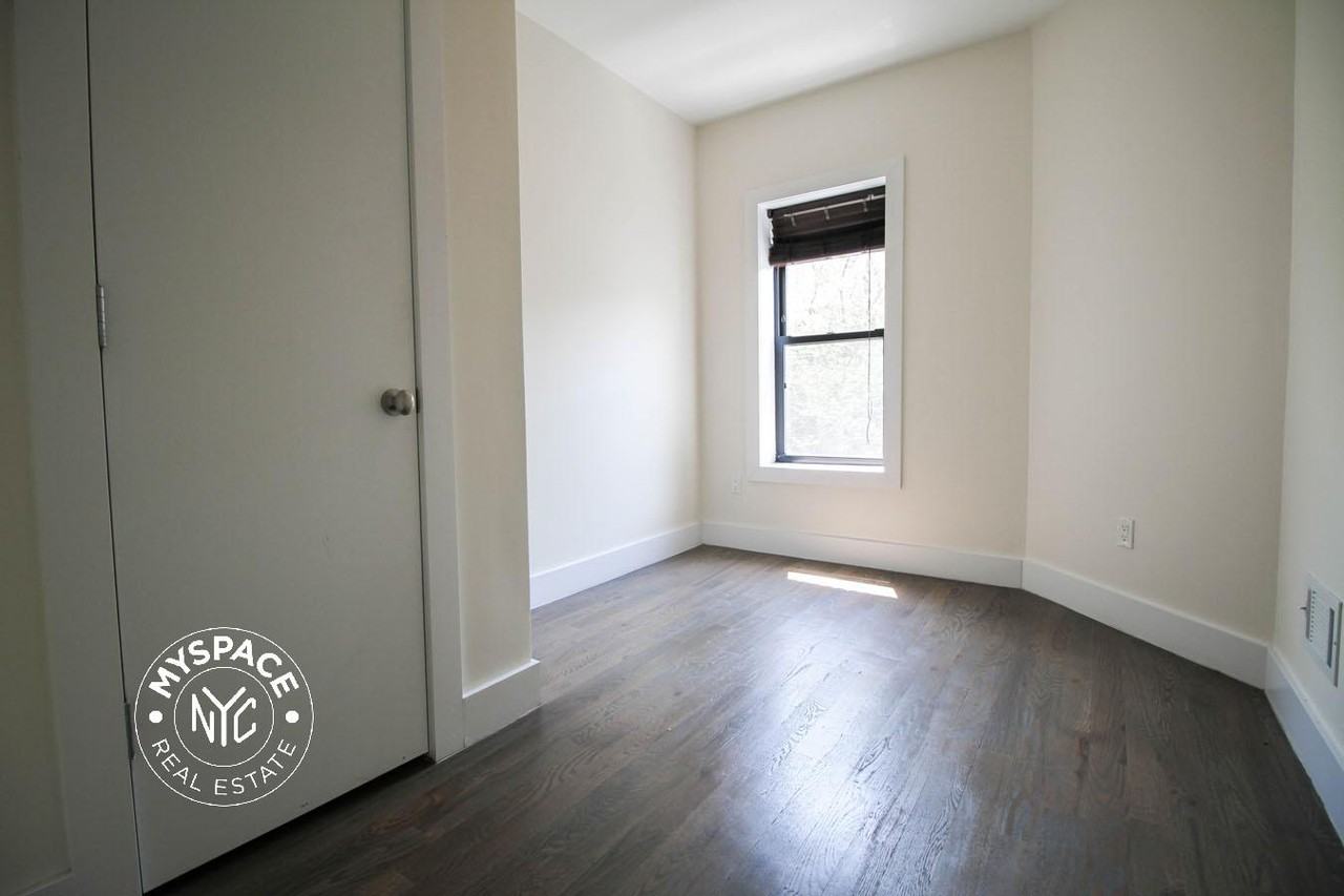 364 Bainbridge St #3 - Photo 7 of 9