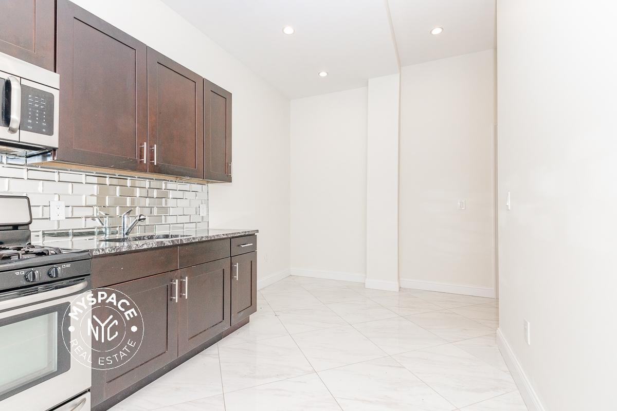 641 Saint Marks Ave #1G - Photo 3 of 9