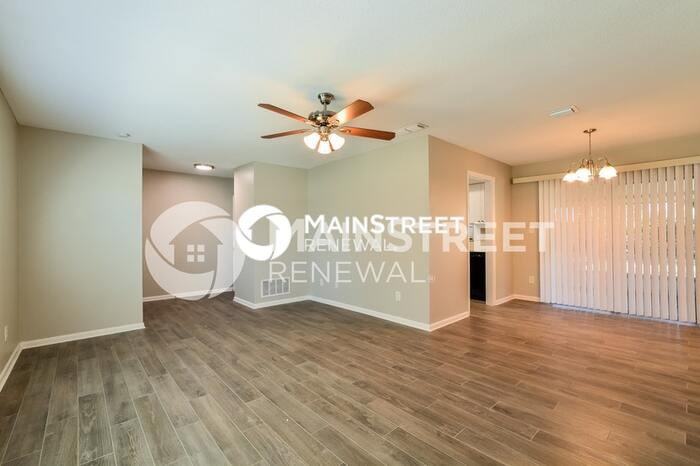 229 Lochmond Dr - Photo 3 of 16