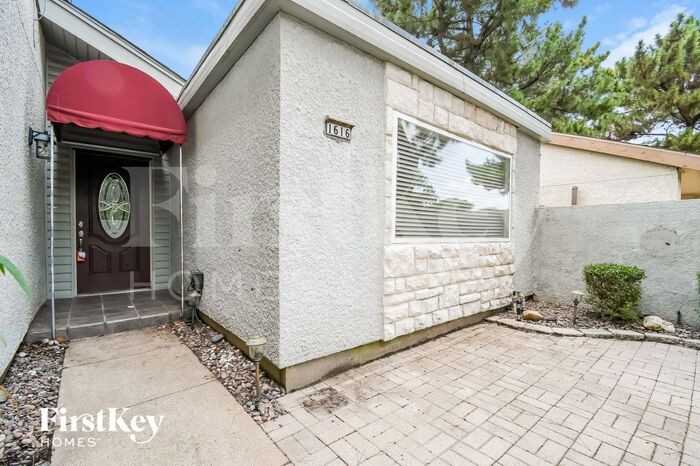 1616 Hawthorne Dr - Photo 2 of 15