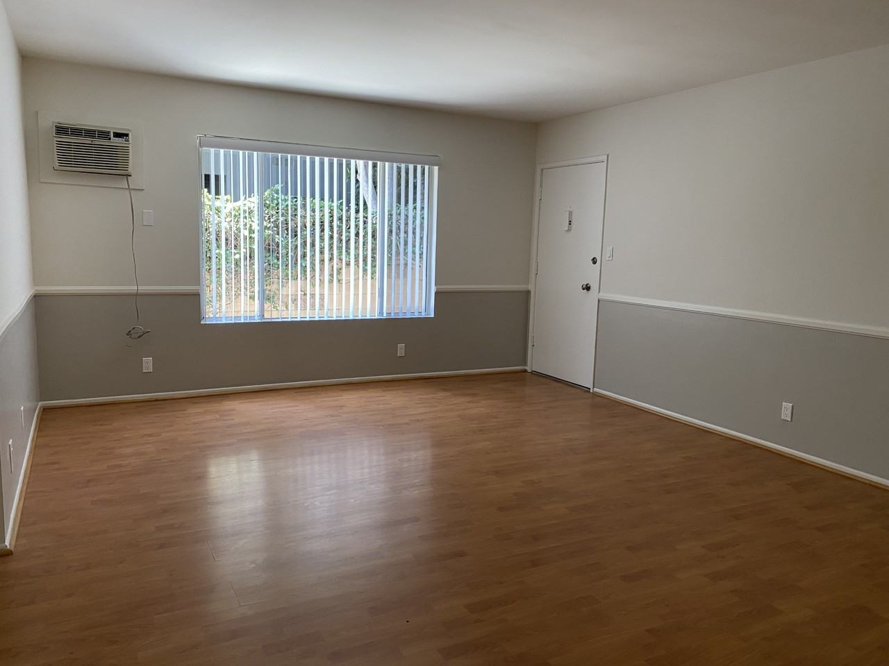 15204 Dickens St #NA - Photo 3 of 10