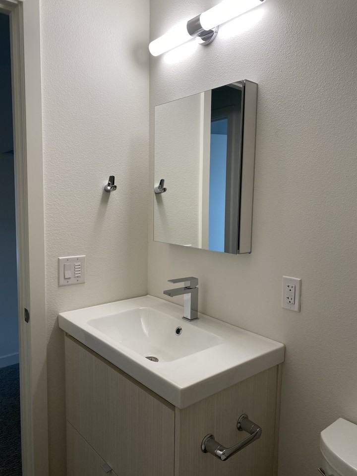 2000 Se Tacoma St #3 - Photo 4 of 11