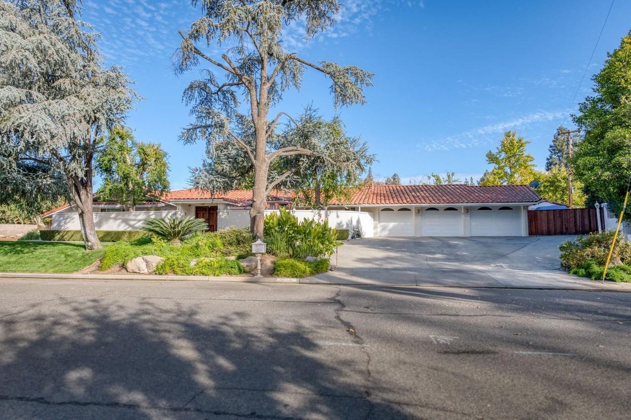 6198 N Lafayette Ave - Photo 3 of 20