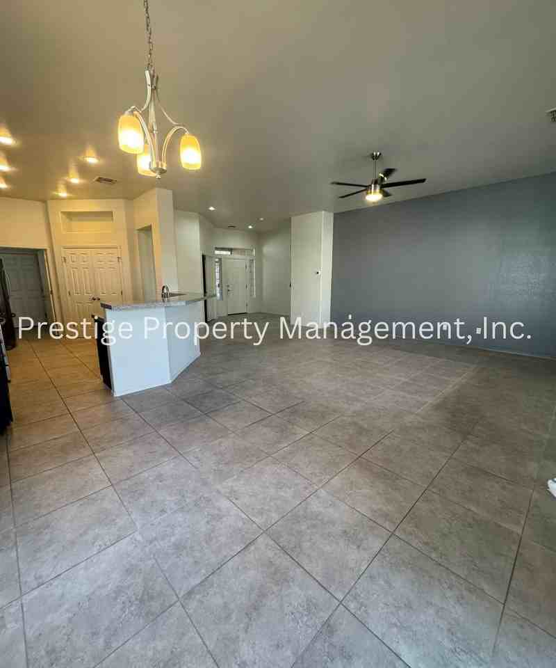 5252 W Winding Desert Dr - Photo 5 of 31