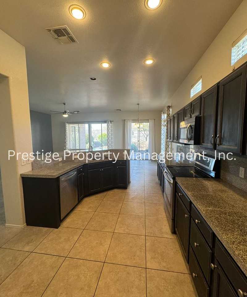 5252 W Winding Desert Dr - Photo 6 of 31