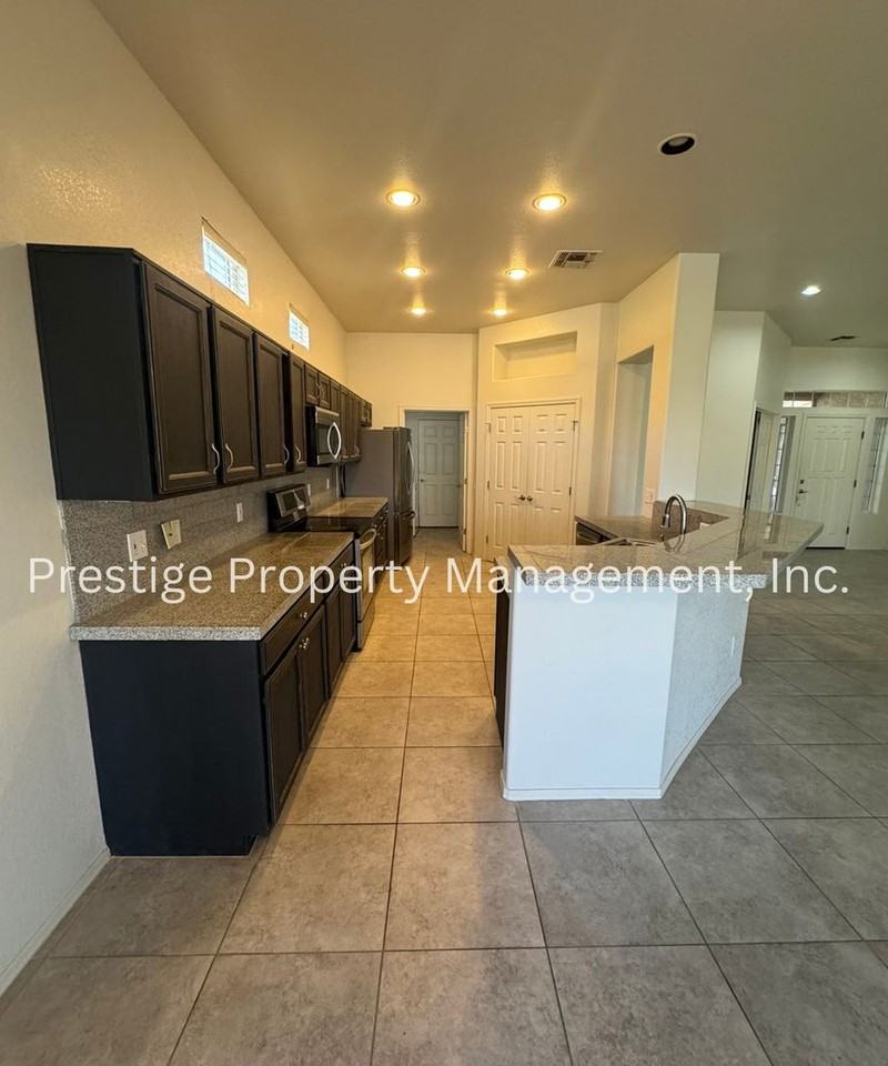 5252 W Winding Desert Dr - Photo 7 of 31