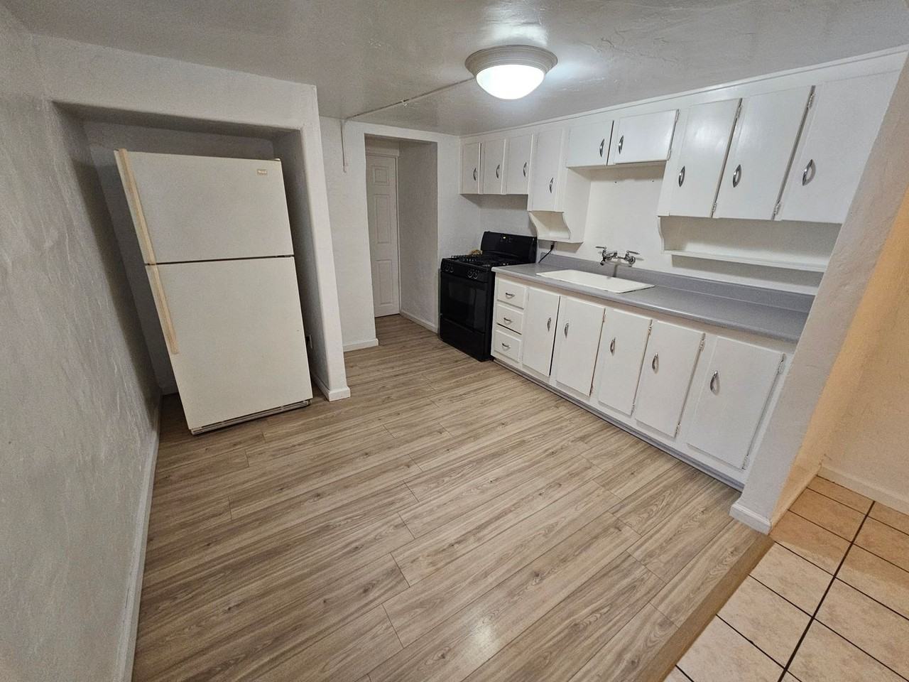 202 W 2nd Ave #1 - Photo 6 of 21