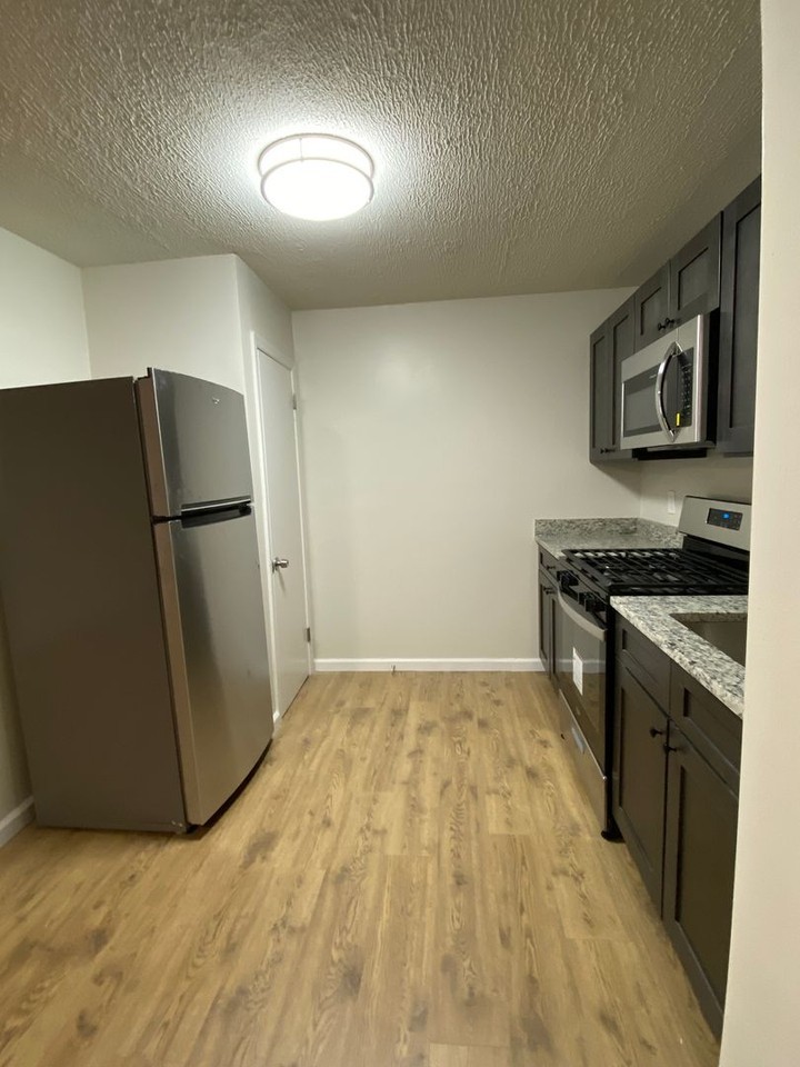 RiverEdge Square - Photo 5 of 42
