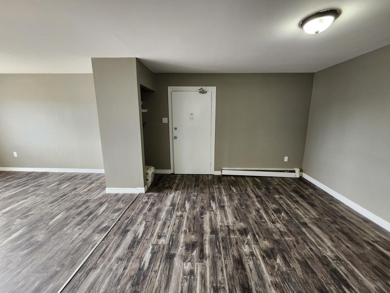 7 Roxbury Dr #9 - Photo 5 of 20