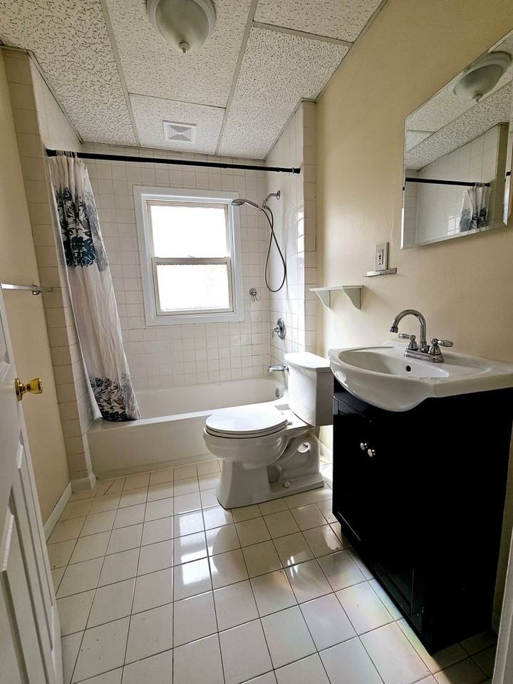 305 Gridley Ave - Photo 2 of 10