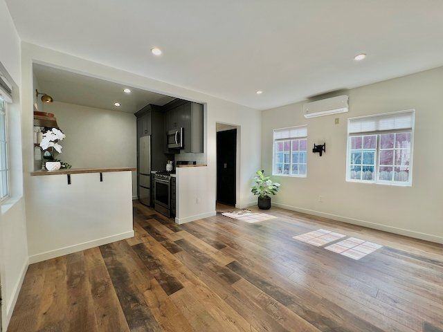 652 N Dillon St - Photo 3 of 15