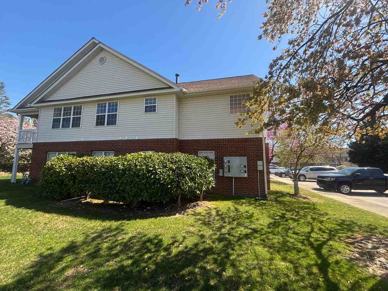 1121 Chenille Dr - Photo 2 of 33