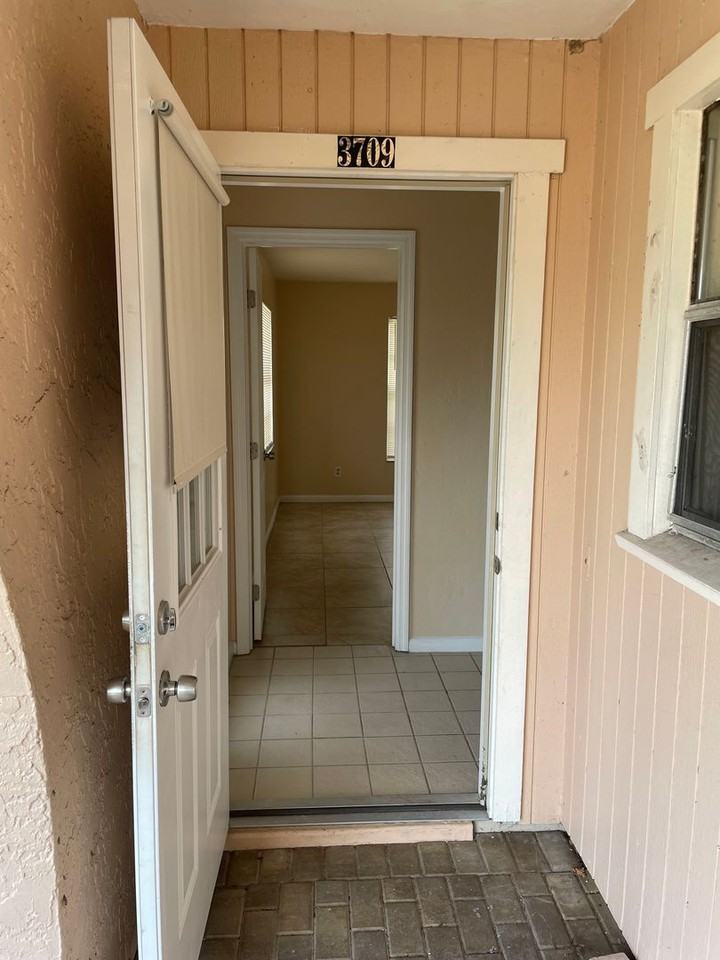 3709 Sw Santa Barbara Pl - Photo 2 of 19