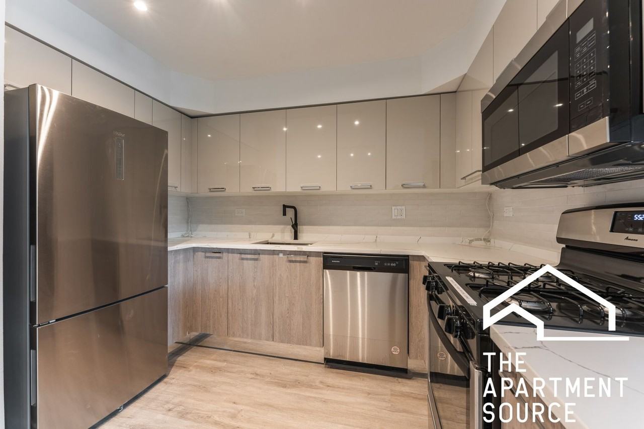 7621 N. Sheridan Rd. - Photo 2 of 8