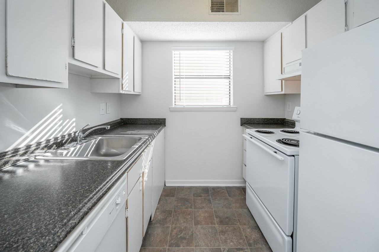 Dana Apartments - Photo 2 of 50