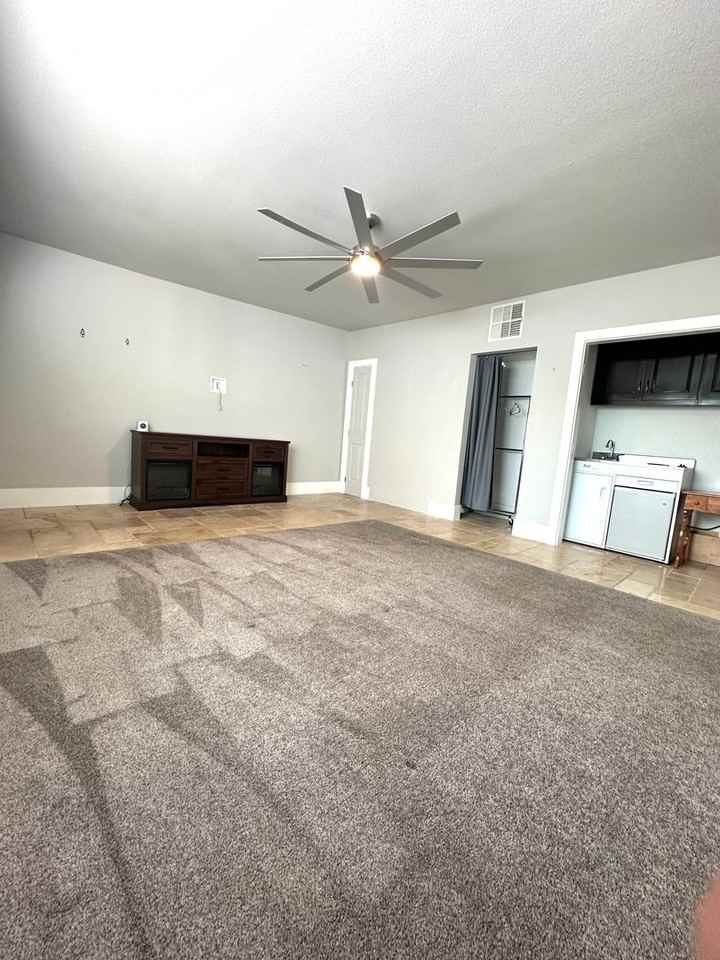 2118 6th St - Photo 3 of 13