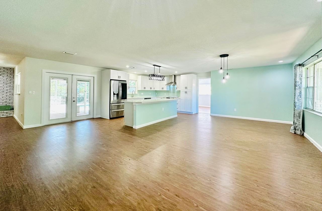 391 Floral Dr - Photo 3 of 39
