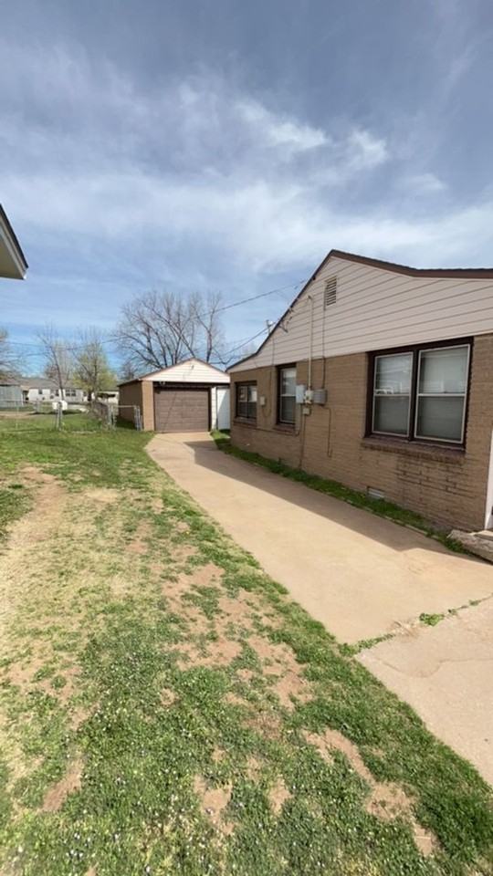 1622 E Park St - Photo 2 of 15