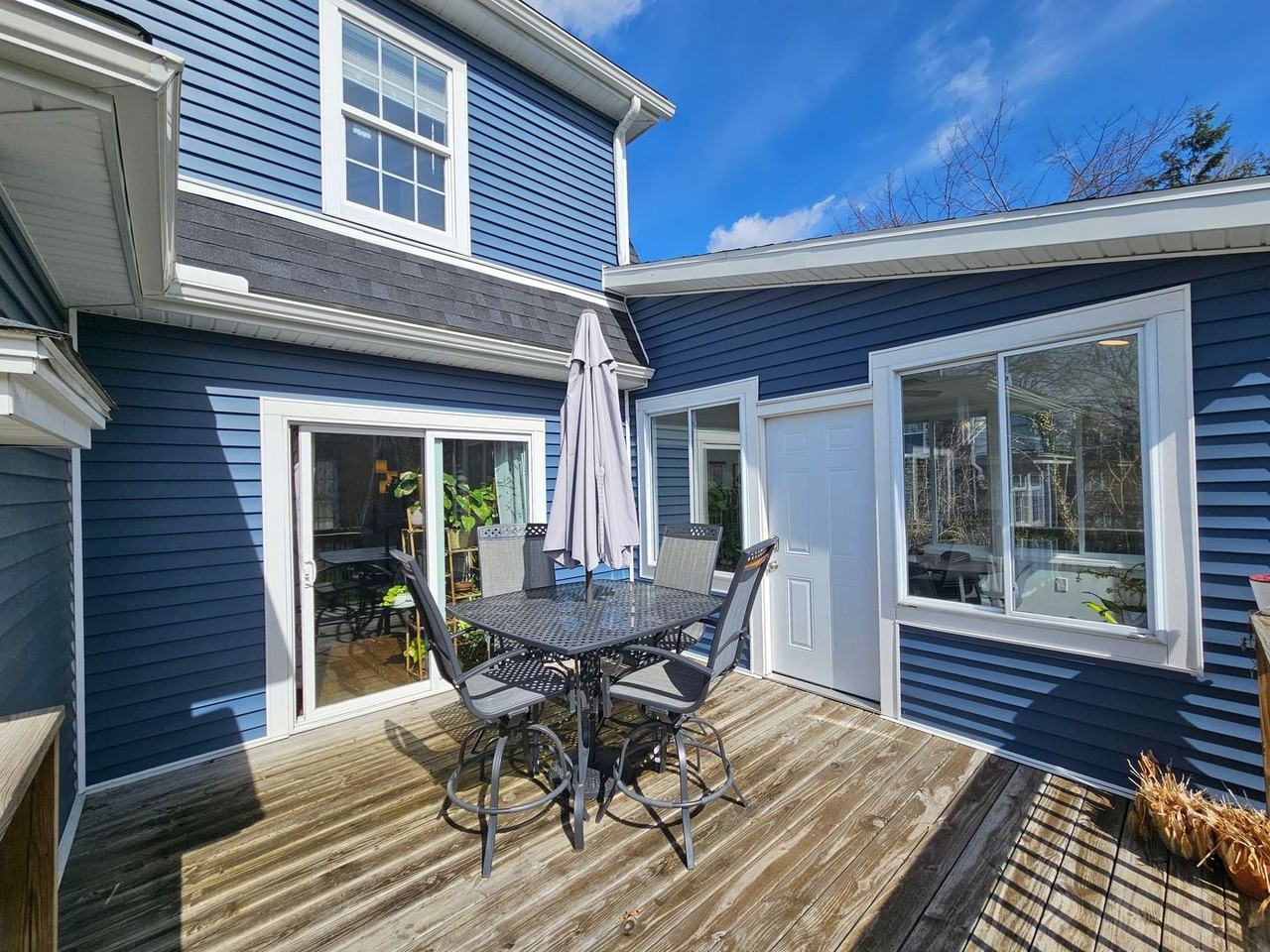 952 Stewart St - Photo 2 of 31