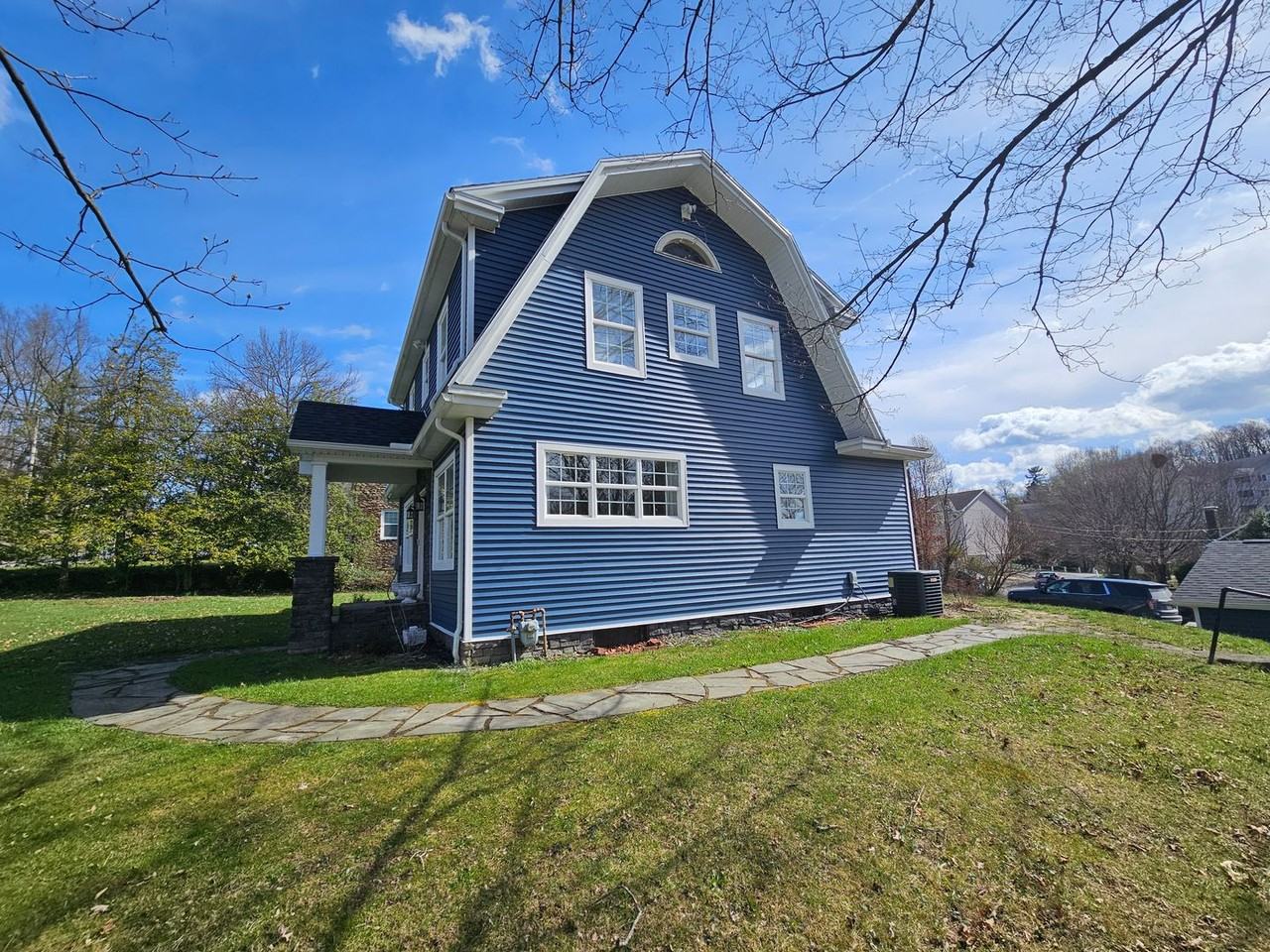 952 Stewart St - Photo 3 of 31