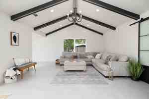 featured image of 2202 Robyn Ln