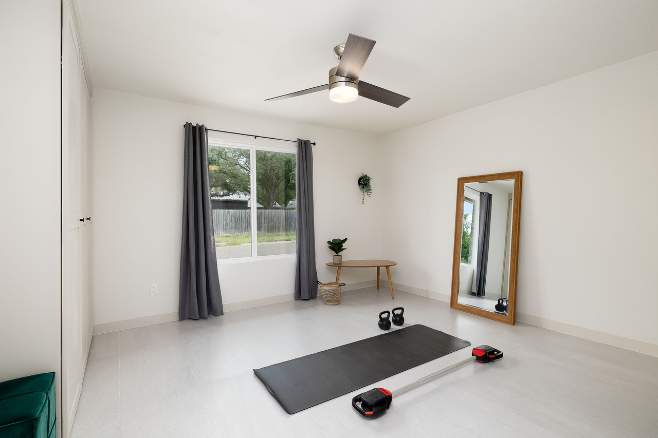 2202 Robyn Ln - Photo 6 of 17