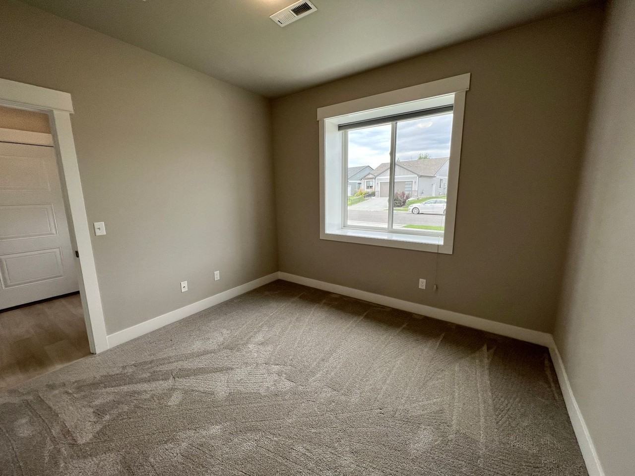 6334 Southern Bluffs Ln - Photo 3 of 21